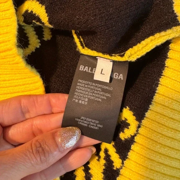 Vibrant Yellow Knit sweater - Picture 4 of 7